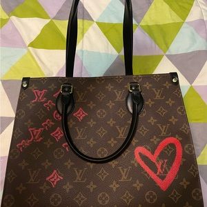 Rare L-V On the go Fall in Love Inspired Tote Glam